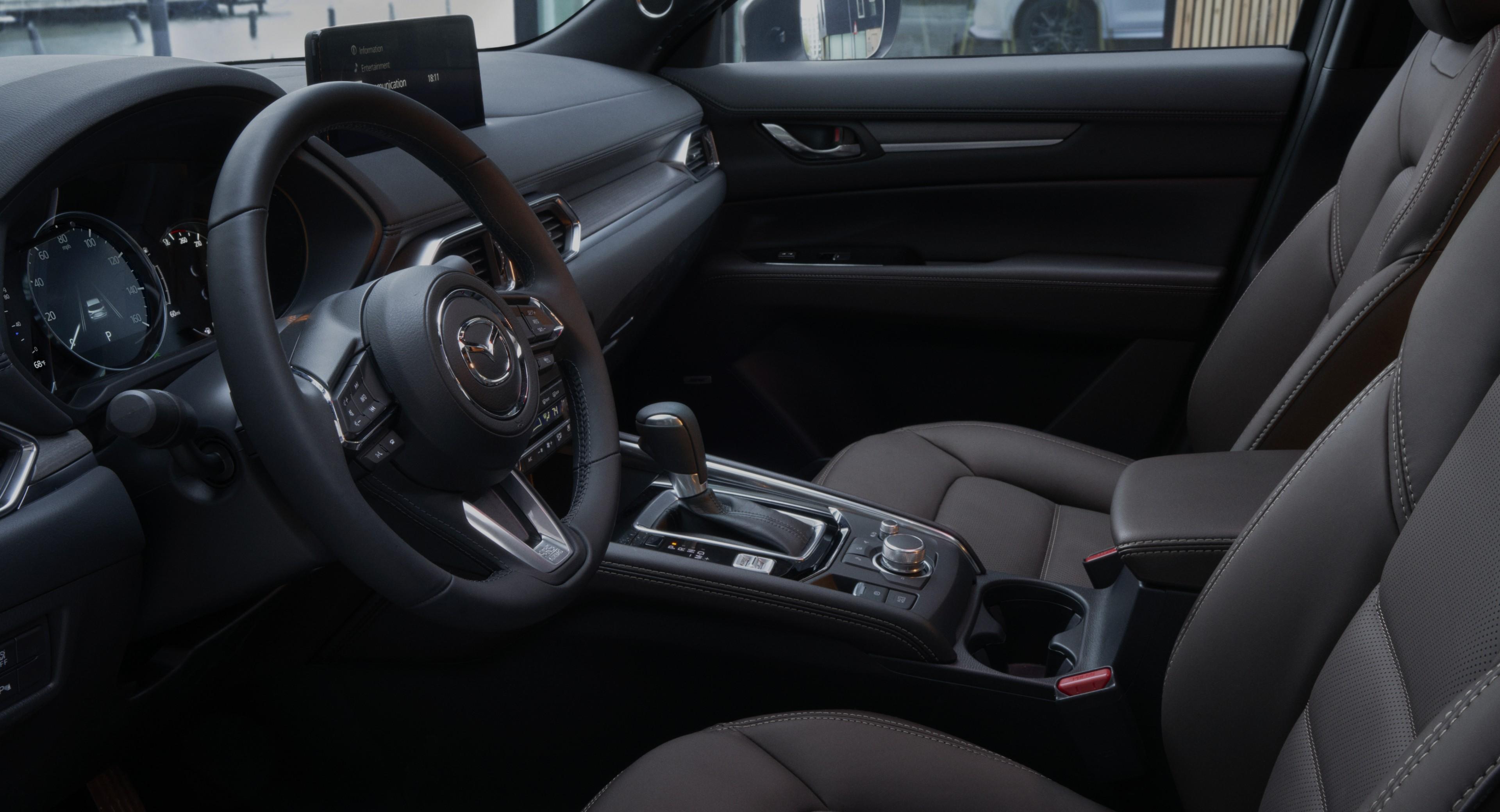 Леворульный салон рестайлинговой Mazda CX-5